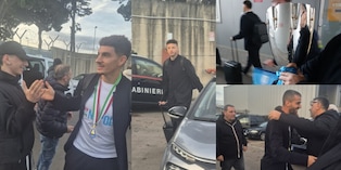 Il Napoli torna a casa con la Supercoppa: la festa dei giocatori a Capodichino con i tifosi