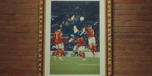 In Scozia tutti pazzi per McTominay: la rovesciata con la Danimarca diventa un'opera d'arte