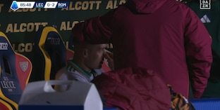 Infortunio Dovbyk, l'attaccante segna e si fa male: le telecamere lo inquadrano in lacrime in panchina