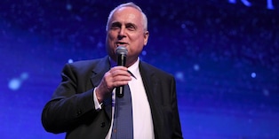 Lotito attacca: “Persi 8-9 punti, sistema arbitrale non più credibile. Raspadori ci ha rifiutato, ma mica è Maradona…”