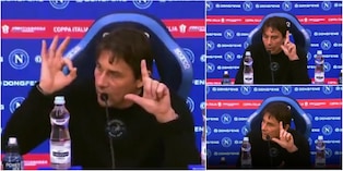 Conte furibondo e il gesto delle dita in conferenza stampa dopo Napoli-Como: “Da oggi in poi…”. E cita una frase di Mourinho