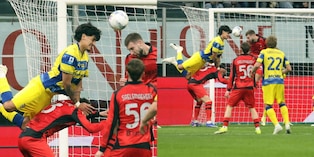 Parma in vantaggio a San Siro: il gol di Troilo convalidato tra le polemiche