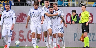 Esposito non basta, Cagliari ko: il Como vince e aggancia la Roma al quarto posto