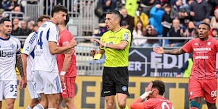 La moviola di Cagliari-Como 1-2: Marinelli sbaglia, non c'è simulazione di Esposito