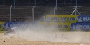 Le foto dell'incredibile caduta di Bagnaia: le condizioni del pilota