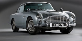 James Bond, dalle mitiche Aston Martin alla Denza! Le auto di Daniel Craig
