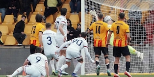 Salvemini sblocca e Beretta recupera: pari tra Benevento e Cosenza. Floro Flores vede la promozione