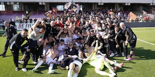 Il Benevento di Vigorito torna in Serie B dopo tre anni: battuta la Salernitana all'Arechi