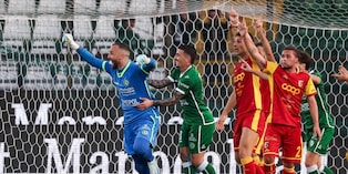 Incredibile al Partenio: l'Avellino pareggia con gol del portiere. L'Entella ferma il Venezia