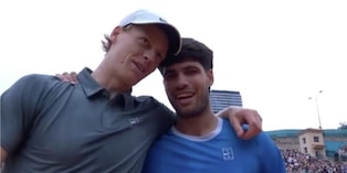 "Cemento, erba, terra, la prossima volta...", Alcaraz si arrende: la frase detta a rete a Sinner dopo la finale di Montecarlo
