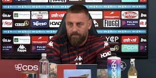 De Rossi e la secca risposta su Ranieri e Gasperini: "Un commento? No". Poi arrivano i bambini...