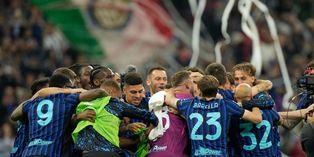 È festa scudetto per l'Inter a San Siro: Thuram e Mkhitaryan colpiscono il Parma