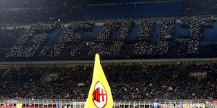 I tifosi del Milan contestano Furlani, a San Siro spunta una coreografia impressionante
