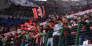 Milan, dentro e fuori sale la protesta contro Furlani