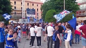Como, scatta la festa Champions con i pullman scoperti in città
