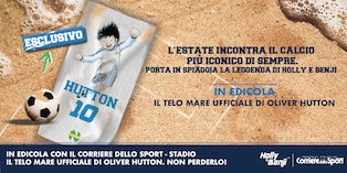 Il telo mare ufficiale di Oliver Hutton è in edicola con il Corriere dello Sport