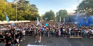Lazio, la festa a piazzale Ankara dopo il corteo a Ponte Milvio