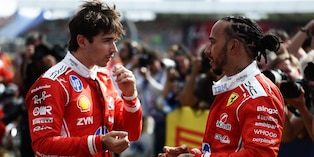 Braccio di ferro Leclerc - Hamilton, si accende il duello per il leader della Ferrari: "Ha vinto copiando…"