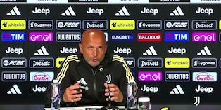 Juve, Dibu Martinez e Kolo Muani: i tempi stringono