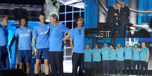 Da Bruscolotti a Careca, con i figli di Maradona: gli eterni campioni azzurri alla festa Napoli 100 FOTO