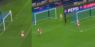Rigore controverso in Champions femminile contro l'Arsenal: sta per battere la rimessa dal fondo e l'arbitro non fa sconti