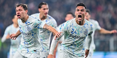 Bisseck e Lautaro trascinano l'Inter, il Genoa si sveglia tardi: Chivu vola al primo posto