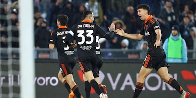 La Lazio affonda sotto la pioggia: il Como cala il tris all'Olimpico. Nico Paz e Baturina, che show