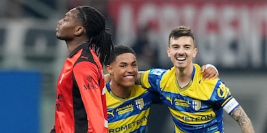 Troilo beffa il Milan tra le proteste: colpo Parma a San Siro, l'Inter adesso è a +10 su Allegri