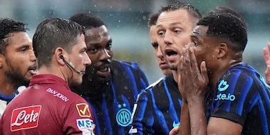 Inter-Atalanta, pari e caos: sblocca Esposito, nel finale gol di Krstovic tra le proteste. Chivu espulso, ora Allegri può andare a -5