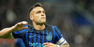 Un bel calcio alle idiozie