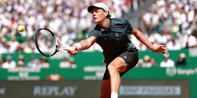 Sinner vola in semifinale a Montecarlo: Auger-Aliassime sconfitto in due set. Sfiderà Zverev