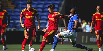 La Roma di Gasperini crolla a Cardiff: Bah fuori in barella, Dybala sbaglia un rigore