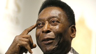 Pelè a Messi: «Sei il più grande, non lasciare l'Argentina»