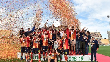Dal sogno alla realtà: il Lecce celebra il ritorno in A