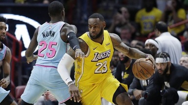 Nba, sconfitta per i Pelicans e panchina per Melli. Volano Lakers e Clippers