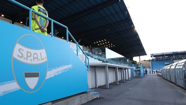 Spal, testa di maiale davanti al centro sportivo