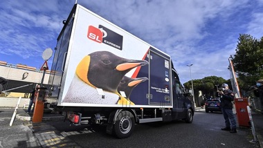 Il vaccino Pfizer arrivato allo Spallanzani: domani partono le vaccinazioni