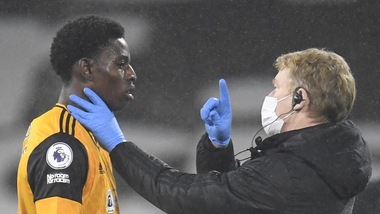 Nuova variante Covid, i Wolves vietano lo shopping a tutti i tesserati