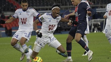 Koné, scatta l'asta e il Milan rischia la beffa. Stretta per Simakan