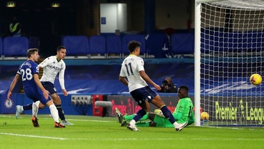 Leicester sciupone con il Crystal Palace. Pareggio tra Chelsea e Aston Villa