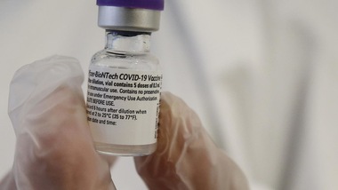 Vaccino anti Covid: l'Iss smonta tutte le bufale e le fake news con le Faq