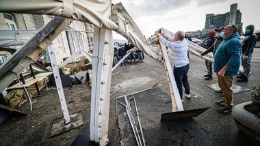 Napoli dopo la tempesta: ristoranti danneggiati sul lungomare