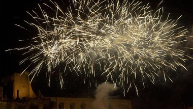 Capodanno 2020, sì ai party in compagnia. Su WhatsApp si aggira il coprifuoco…