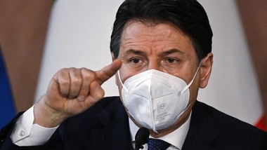 Coronavirus, Conte: "Escludo la vaccinazione obbligatoria"