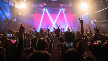 Covid, Wuhan torna alla vita normale: le immagini di un concerto