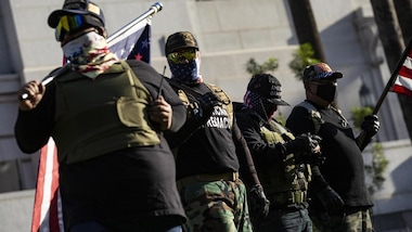 Spari e lacrimogeni a Washington: fan di Trump assaltano il Campidoglio