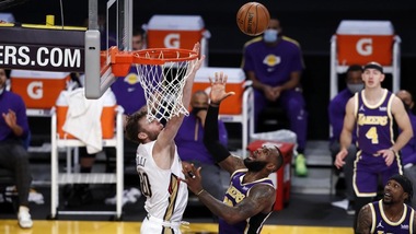 Nba, LeBron spazza via i Pelicans di Melli: tre partite rinviate per Covid