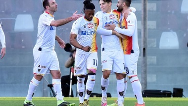 Reggina-Lecce 0-1, decide Stapinski. Menez sbaglia un rigore