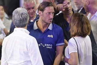 Totti sfida De Rossi a padel, poi si arrabbia con Candela!
