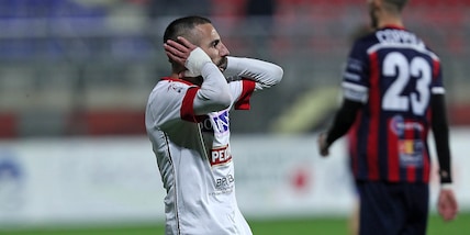 Il Bari crolla in casa, ko anche il Palermo